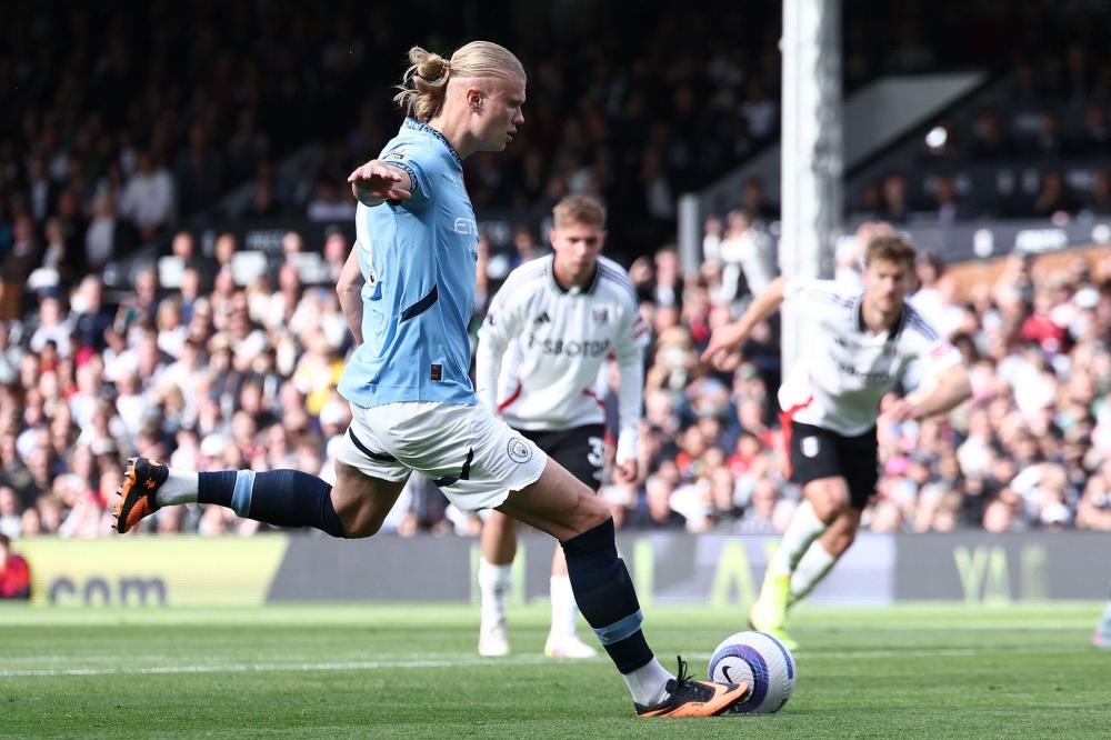 自称亚泰18岁后卫刘议阳女友的账号指控其恋爱期出轨、裸聊